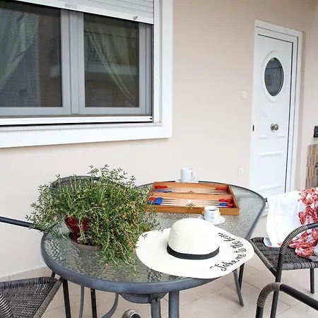 Golden Apartment Ofrínion